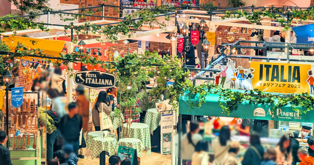 会場は開店直後でも賑わっている